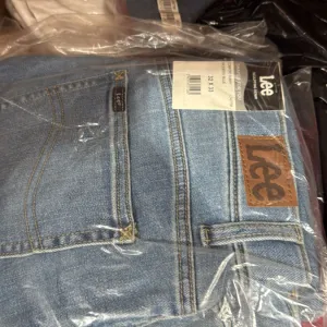 Apparel - clothes - new - 1box,82pcs